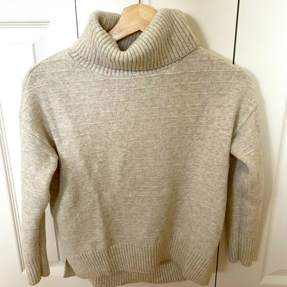 Old Navy Turtleneck Sweater - Picture 1 of 1